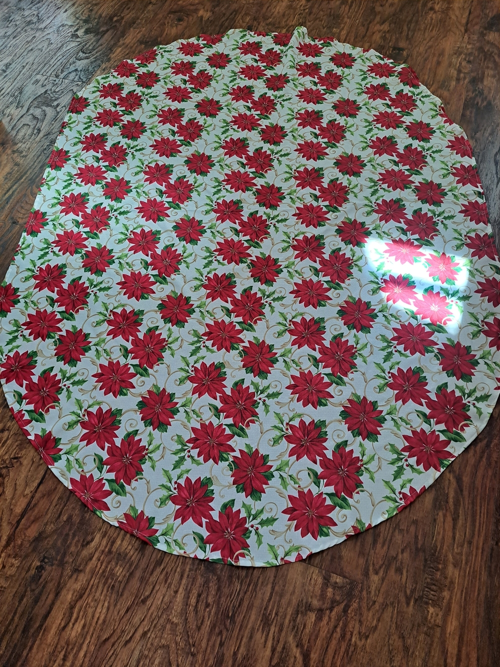 Festive Poinsettia Table Cover - Red & Green